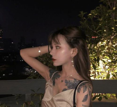 快手最社会的两个纹身女孩死亡玫瑰vs两只小鸟你更爱哪一个
