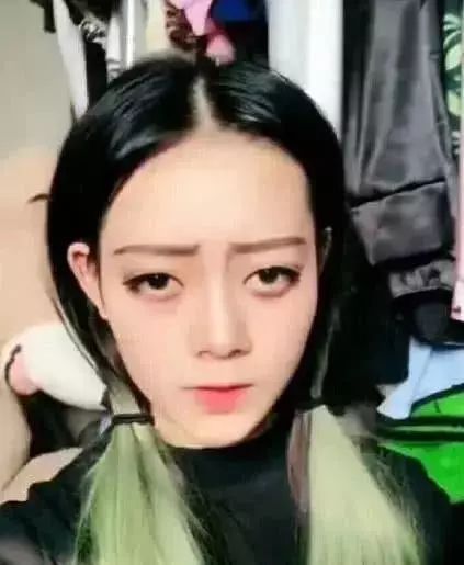 女孩花100万整成迪丽热巴,网友我的天啊