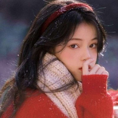 网易云热评陪女朋友试衣服,她每试一件都会问我好看吗,我敷衍的说
