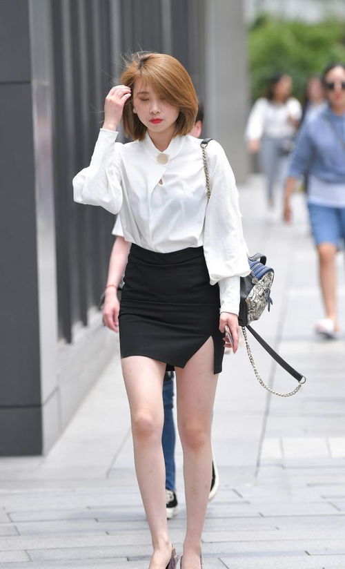 御姐范的连衣裙美女,时尚休闲又百搭,更显质感