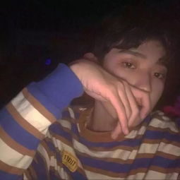 头像孤单但不将就,想念也别回头