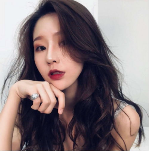 温婉生活照流出,甜美外表下也遮不住缺陷,网友们黑凤梨