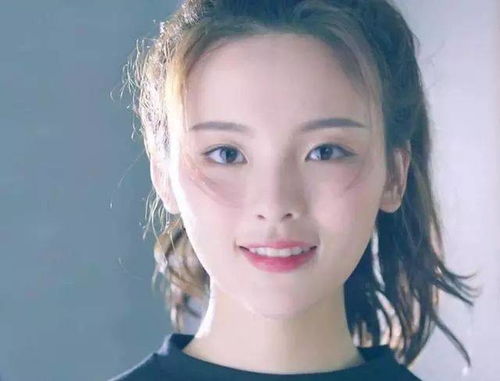 真人版锦鲤杨超越出道前照片曝光,原来早就是宅男女神