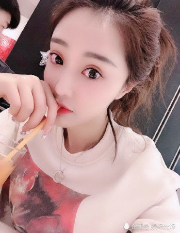 娜美高调宣布回归,深夜携男友秀恩爱曝光真实年龄,网友我酸了