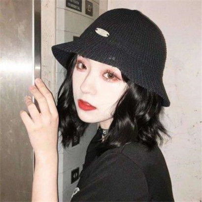 好看的短发女生头像,一生好运的打扮得很时尚的女生