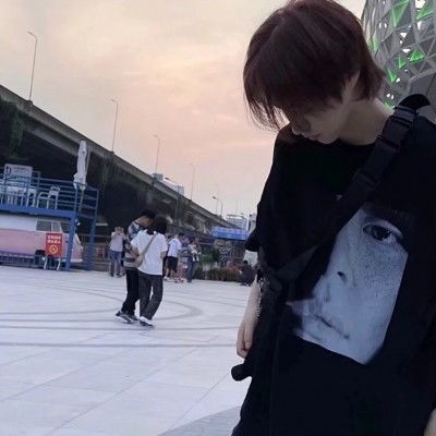 男生头像ins高级质感动漫帅气