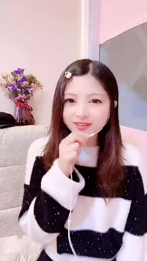 美女翻唱一首嘴巴嘟嘟独特的嗓音,越听越上瘾