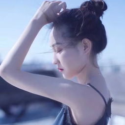 丸子头小萌妹