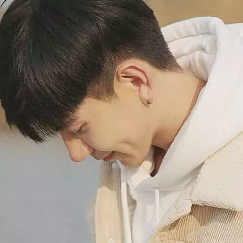 男生头像想问问你现在几点