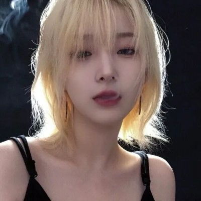 ins风格女头奶茶的保质期只有一天