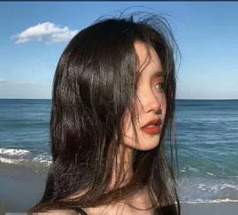 网易云热评一个姑娘最酷的时候,是她心里没有任何喜欢的人