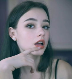 19岁女孩被称为俄罗斯版angelababy