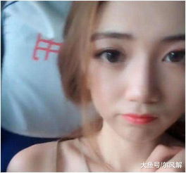 抖音美女主播坐火车,被猥琐男挤火了,网友放开她让我来