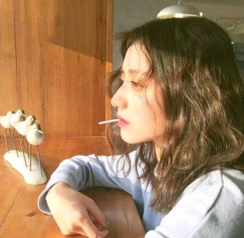 让人羡慕的感情,男孩此时此刻用心呵护女孩,他感觉女孩比他生病还重要什么