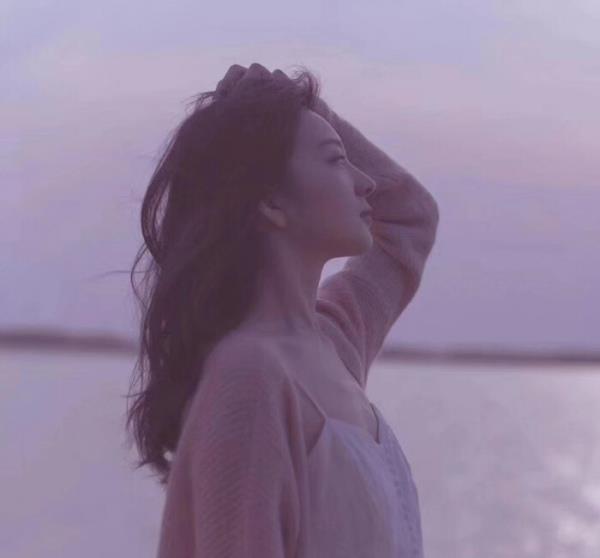 ins甜宠限量版女生头像唯美系治愈