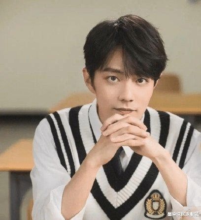 哪个穿校服的演员令人兴奋