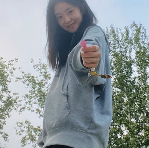 新谋女郎曝光,高颜值完胜倪妮,不愧又是张艺谋一眼看上的人