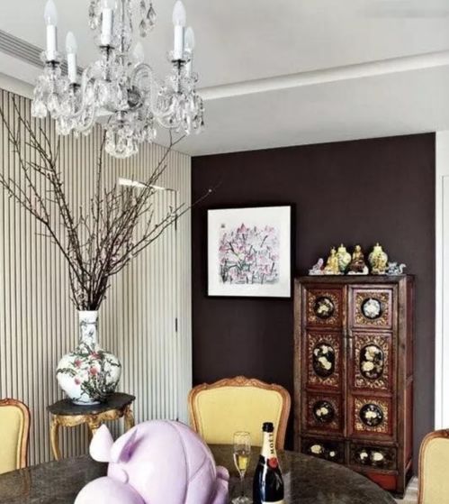 刘嘉玲豪宅内布置圣诞树,身后两百万名画抢镜,屋内满是艺术珍品