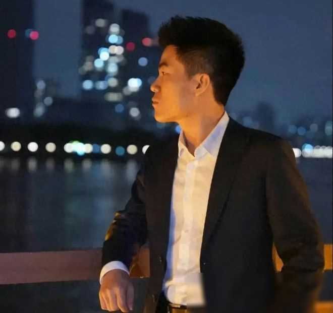 与辉同行又要搬家了,房租将飙升5倍,董宇辉谈及房租愁眉不展