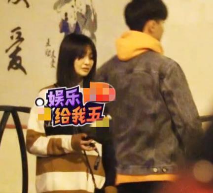 盘点那些抽烟的女星郑爽抽烟很淑女,baby模样最熟练