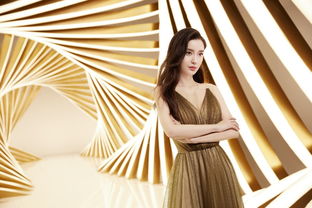 angelababy穿苍翠绿礼服显气场轻纱摇曳女人味十足
