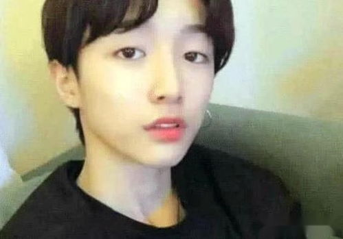 抖音女装大佬恢复男儿身,剪了长发换上男装,让人怀疑人生