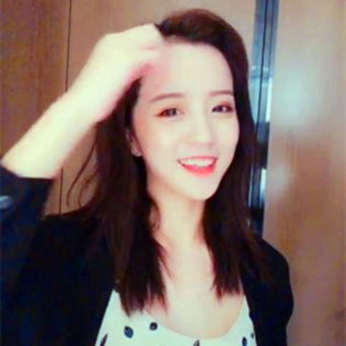 裴秀智白色薄纱宛若抖音女神,笑容酷似莉哥,精致高级脸