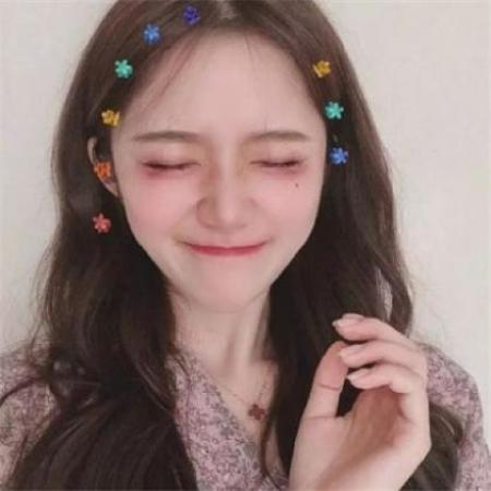 女生头像可爱,粉红色的少女卖萌的样子
