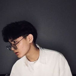 头像丨时光不会倒着走,我也不会再回头