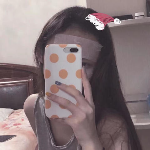 ins性冷淡女生头像白天是搞笑的废物,深夜是抑郁的怪物