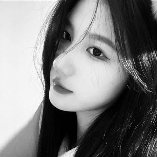 黑白头像女生冷酷霸气很坚强不敷衍的女人