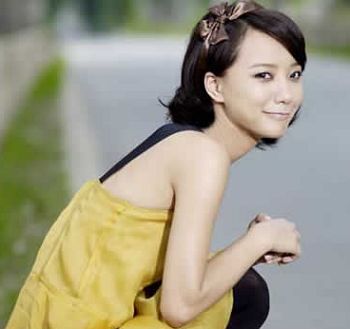 王演绎清纯之美与美少女妆