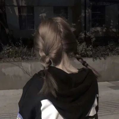 回忆还是温热的,但承诺已经冷却了