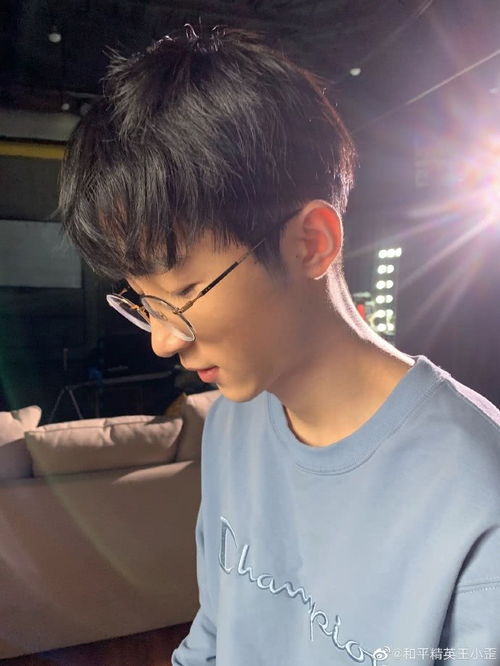 快手王小歪发自拍,极高颜值被粉丝赞颜值实力并存的主播