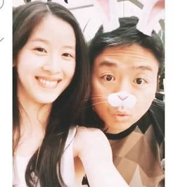 奶茶妹妹章泽天与老公刘强东拍萌照秀恩爱大老板也能卖萌