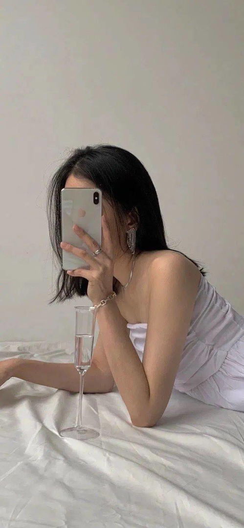 壁纸丨在生活这趟列车上,没有女孩迟到,但有人超重
