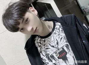杨清柠录制甜美视频,却被毛宸宸打翻手机暴露颜值,网友猪男友