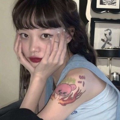 网易云热评前女友打电话来借钱,我立马给她转了8500,两分钟后