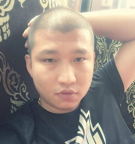 快手大变天二驴回归直播,驴嫂粉丝破千万,或超小伊伊成一姐