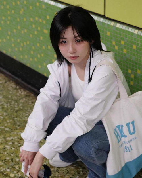 ins菩萨程女士顶级性感腰臀比眼神迷离太勾人