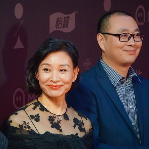 58岁陈冲现身秀场,身材纤细气质极好,但是明显老了不少