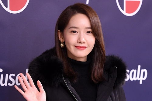 少女时代林允儿现身活动俏丽十足神奇动物蛇女秀贤人美气质佳