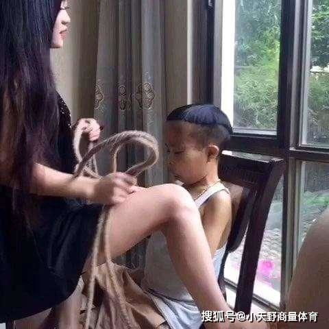 陈山长得奇丑无比,女朋友却貌美如花,被封杀后女友离他而去