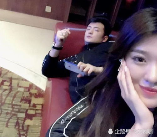 驴家王大拿公开恋情,与女土豪刷客地下恋1年,总算有理由公开了