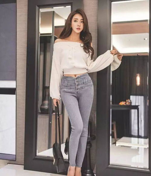 路人街拍时尚飘逸的紧身牛仔裤美女,个性减龄优雅美丽