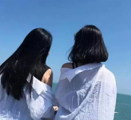 闺蜜坐在老公车上,我拽她下来,老公竟然用车拖我,死心了