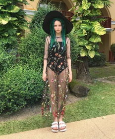 乌克兰染发狂魔火遍ins,成为全球60w秃头少女最嫉妒的人