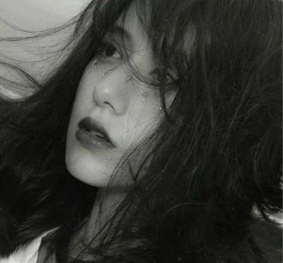 微丧氟西汀女头谢谢你的绝情,让我不再相信爱情