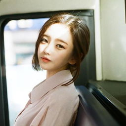 ins风女生头像想含笑合群奈何孤独成性