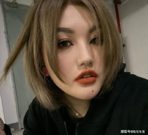 韩佩泉与赤木刚宪正式官宣,看到女方用的定制手机壳,绝对真爱